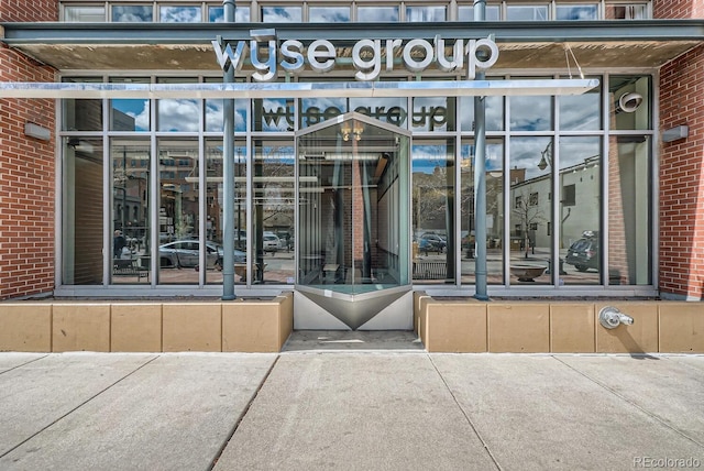 1499 Blake St Unit 1A & 1B, Denver, CO 80202 - property entrance with brick siding