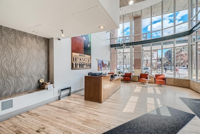 1499 Blake St Unit 1A & 1B, Denver, CO 80202 - community lobby with a high ceiling