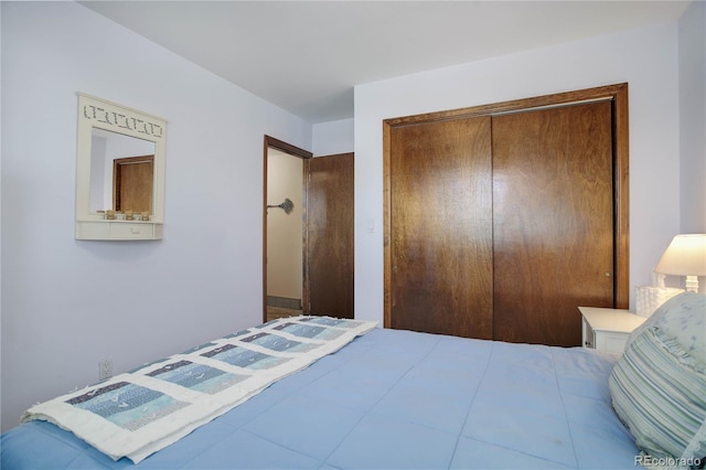 bedroom with a closet