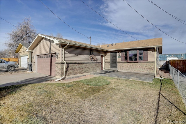 ranch-style home featuring a front lawn and a garage