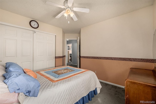 bedroom with a ceiling fan, a textured ceiling, a closet, carpet, and baseboards