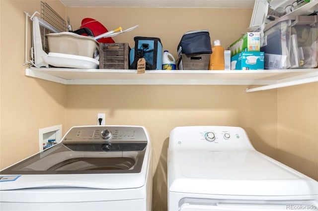 5972 S Zante Way, Aurora, CO 80015 - laundry room featuring independent washer and dryer