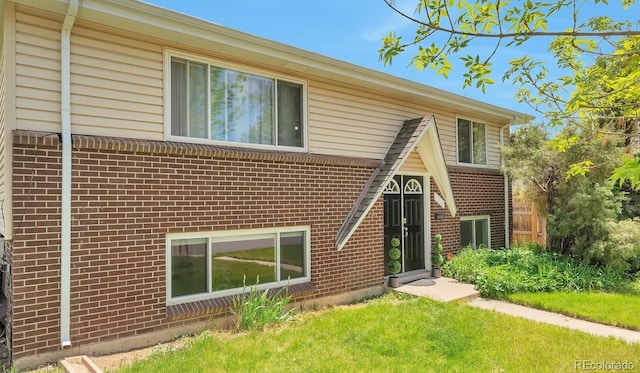 view of front of property with brick siding and a front yard