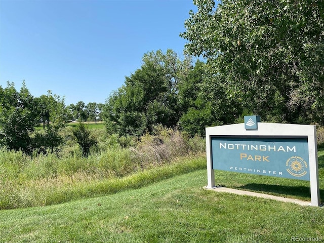 community / neighborhood sign with a lawn