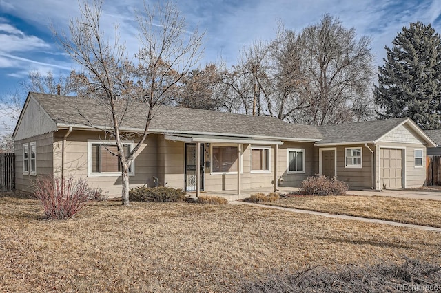 single story home with a front lawn