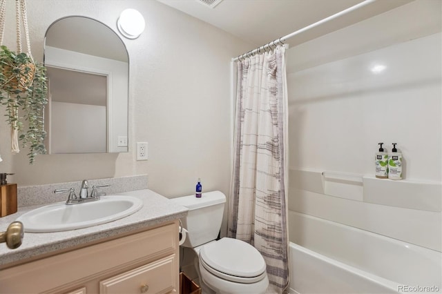 600 Vine St, Denver, CO 80206 - full bath featuring toilet, vanity, and shower / tub combo with curtain