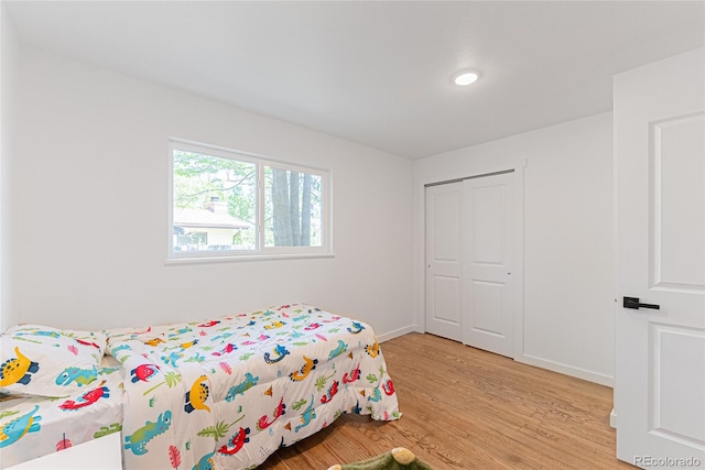 1486 S Kingston St, Aurora, CO 80012 - bedroom with light wood-type flooring, baseboards, a closet, and recessed lighting