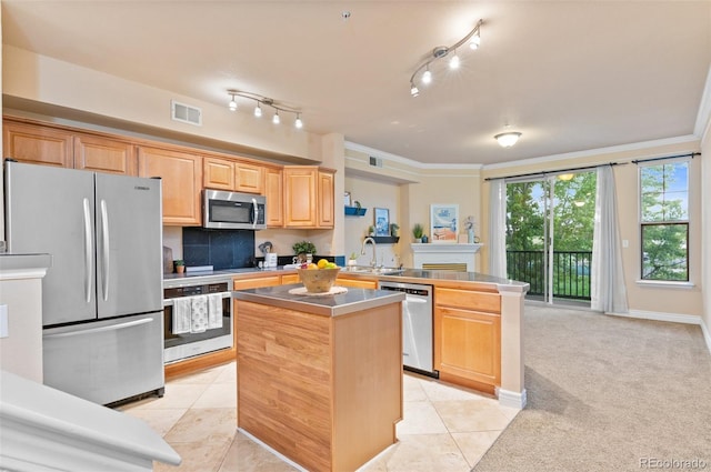 2154 Concord Ln, Superior, CO 80027 - kitchen with appliances with stainless steel finishes, a sink, light brown cabinets, a center island, and a peninsula