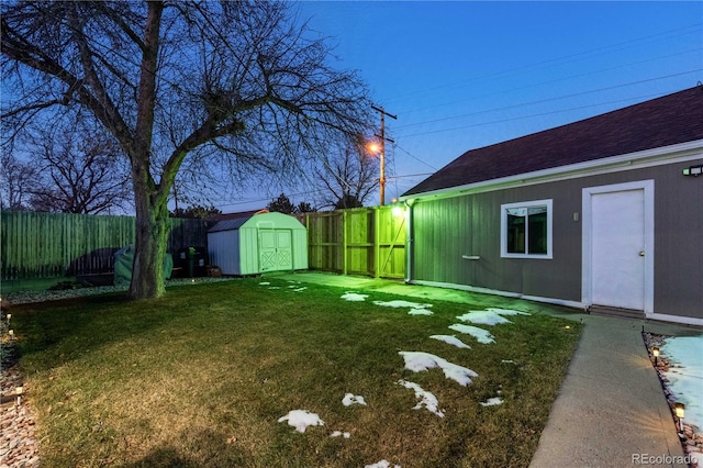 view of yard with a shed