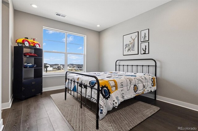 bedroom featuring recessed lighting, baseboards, visible vents, and hardwood / wood-style flooring