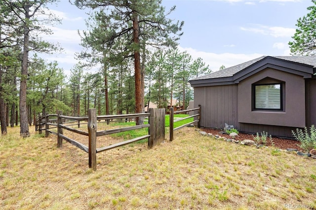 view of yard featuring fence