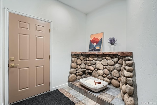 foyer featuring baseboards