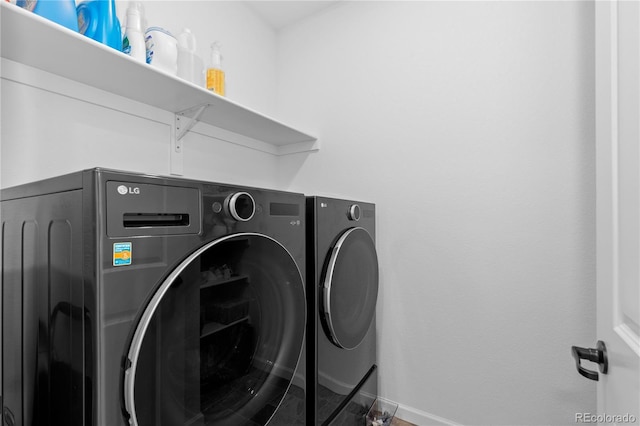 8550 Cheraw St, Littleton, CO 80125 - laundry room with washer and dryer and baseboards