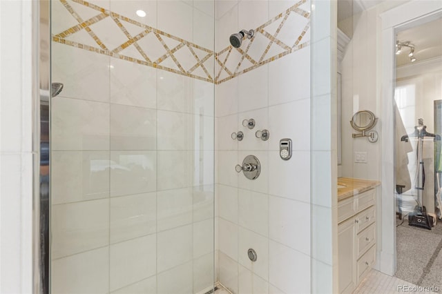 bathroom featuring tiled shower