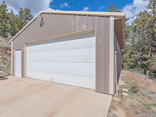 view of detached garage