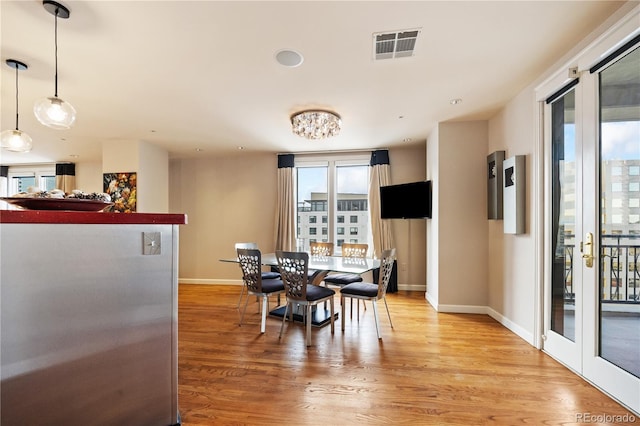 dining area featuring plenty of natural light, light wood-style floors, and baseboards