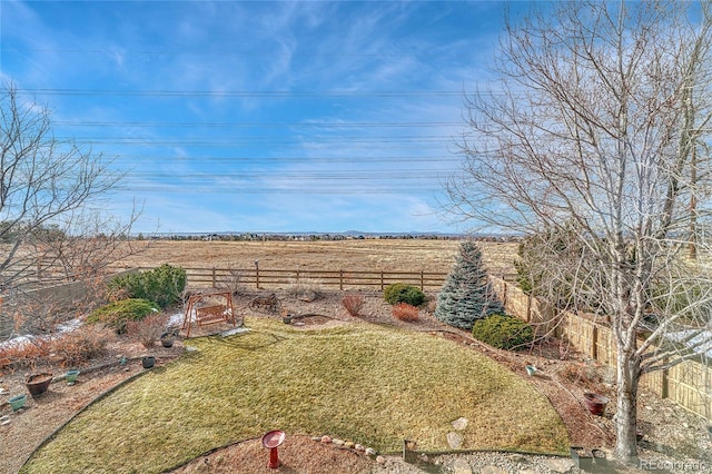 view of yard featuring a rural view