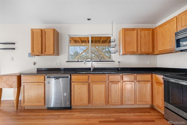 274 W Willowick Cir, Highlands Ranch, CO 80129 - kitchen with stainless steel appliances, light wood-type flooring, and dark stone counters