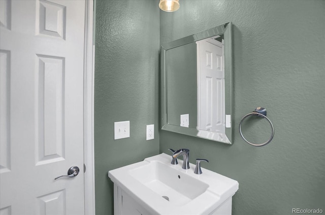 16062 E Geddes Dr Unit 150, Aurora, CO 80016 - bathroom with a textured wall and a sink