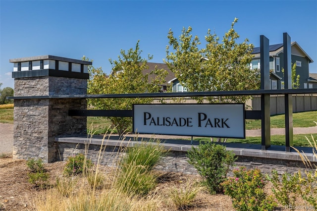 view of community / neighborhood sign