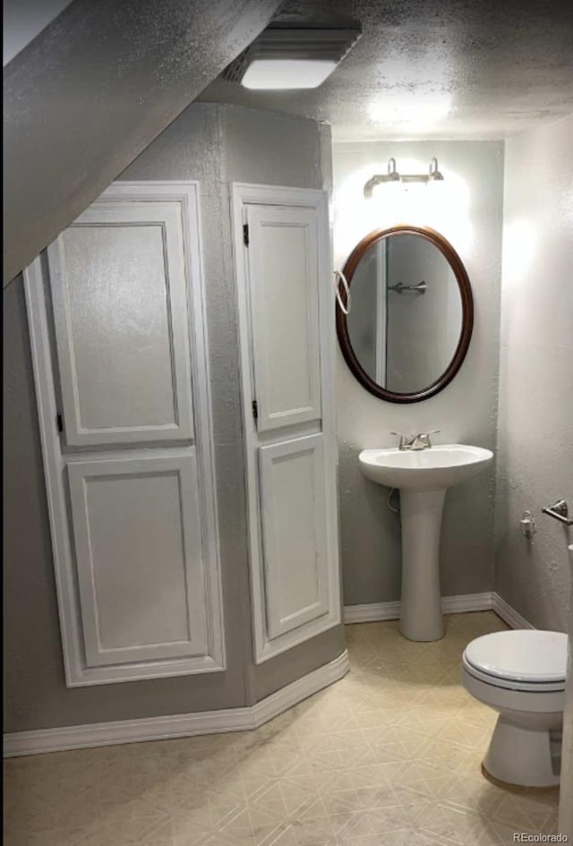 17943 E Bates Ave, Aurora, CO 80013 - bathroom featuring baseboards, toilet, and tile patterned floors