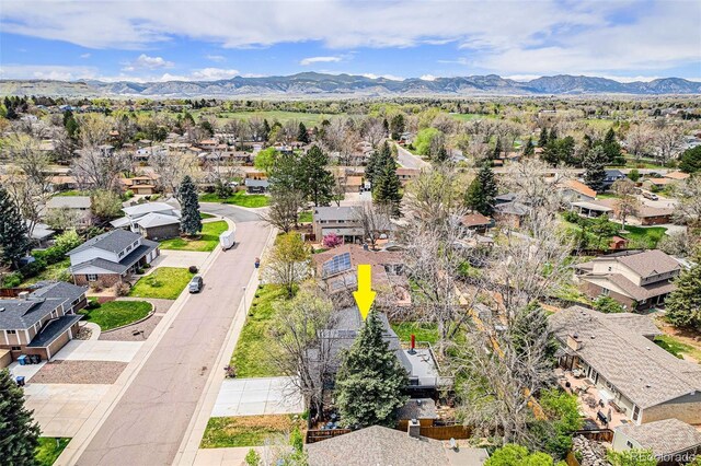 birds eye view of property featuring a mountain view and a residential view