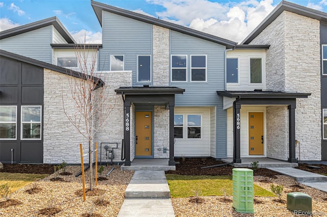 townhome / multi-family property with stone siding