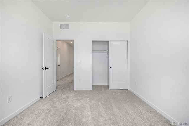unfurnished bedroom featuring carpet flooring, a closet, visible vents, and baseboards