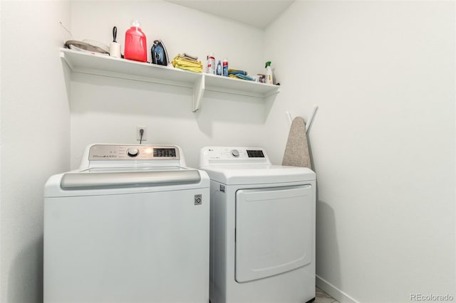 laundry room with laundry area, independent washer and dryer, and baseboards