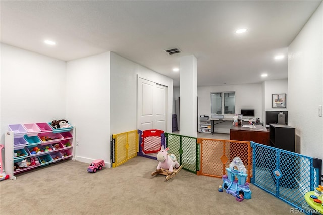 rec room with recessed lighting, visible vents, carpet floors, and baseboards