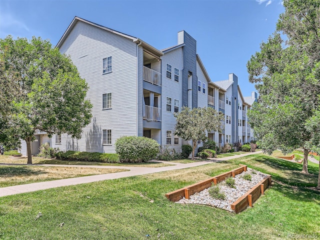 view of home's community featuring a lawn