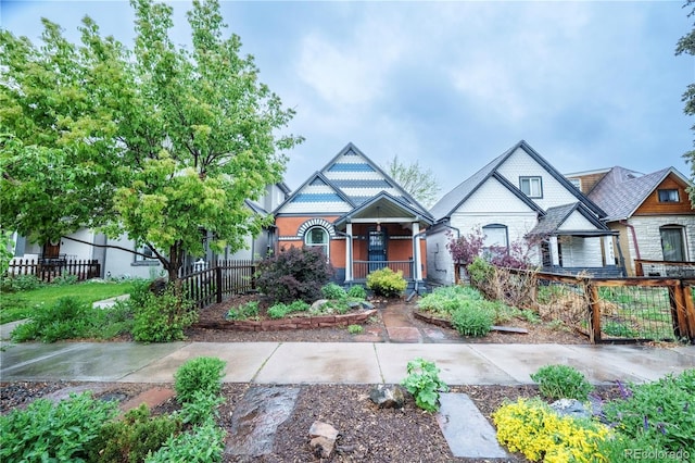 view of front of house with a fenced front yard