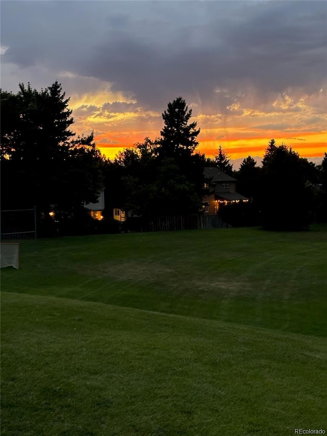 view of yard at dusk