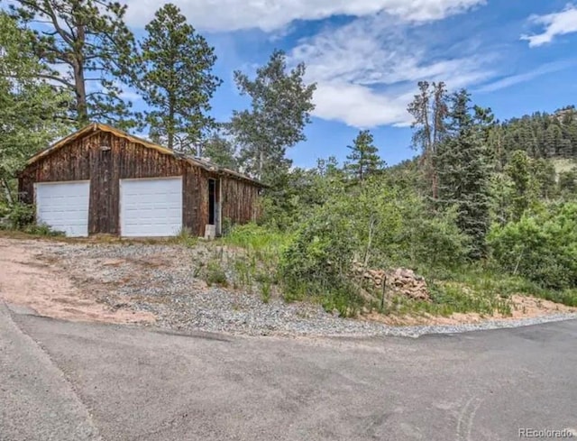 view of detached garage