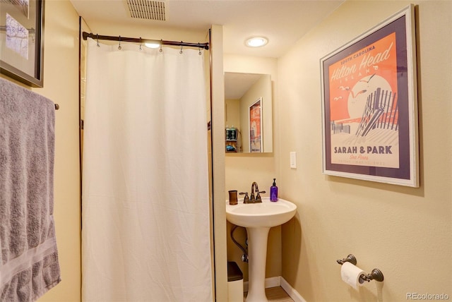 848 Harrison St, Denver, CO 80206 - full bath featuring curtained shower and baseboards