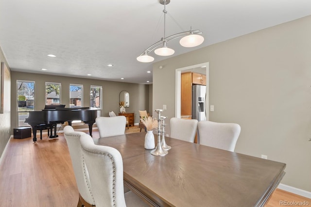 dining space featuring recessed lighting, light wood-style flooring, and baseboards