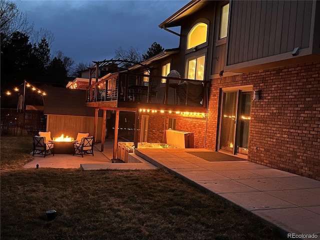 view of patio featuring an outdoor fire pit