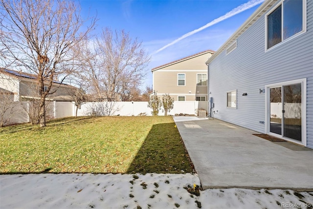 view of yard featuring a patio area