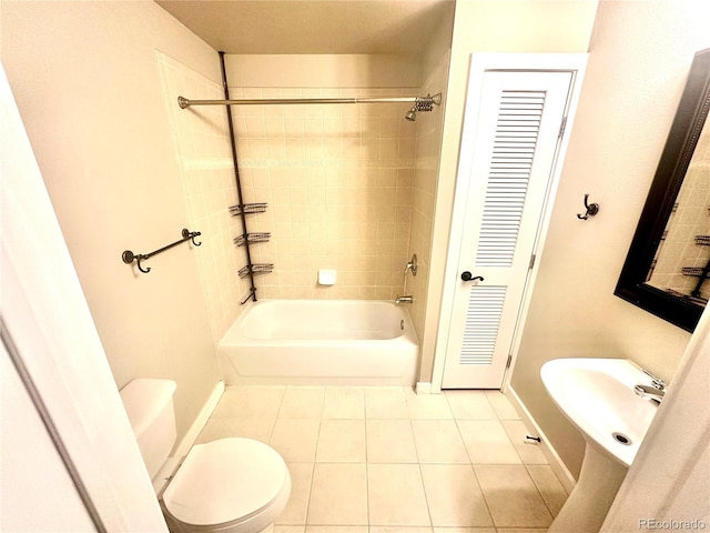 full bathroom featuring sink, toilet, tiled shower / bath combo, and tile patterned flooring