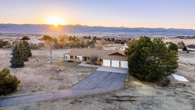 view of front of home featuring a mountain view, a garage, and driveway