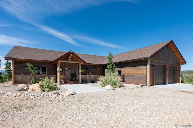 view of front of property featuring a garage