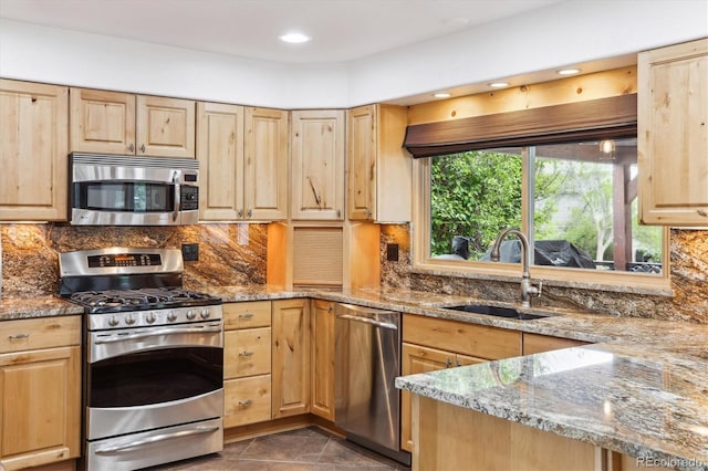 5282 Devon Ave, Castle Rock, CO 80104 - kitchen with stainless steel appliances, a sink, light brown cabinetry, and recessed lighting