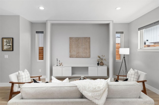 living area featuring recessed lighting, light wood-style flooring, and baseboards