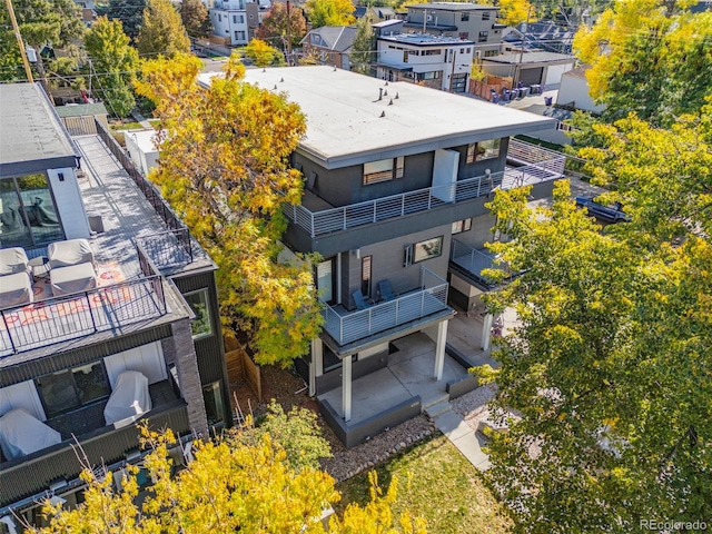 bird's eye view with a residential view