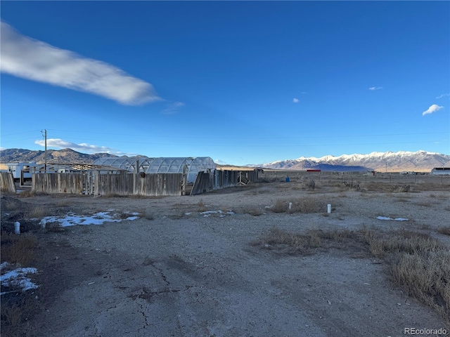 view of yard with a mountain view