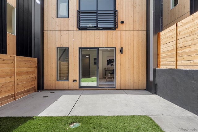 property entrance featuring a patio