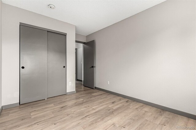 10172 Woodrose Ln, Highlands Ranch, CO 80129 - unfurnished bedroom featuring light wood-style flooring and a closet