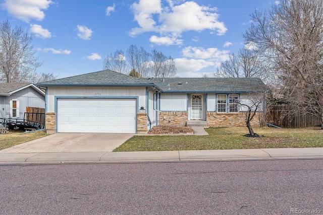 ranch-style home featuring fence, a garage, a front lawn, driveway, and a shingled roof