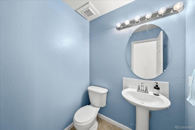 21562 E 47th Ave, Denver, CO 80249 - bathroom with tile patterned floors, toilet, visible vents, and baseboards