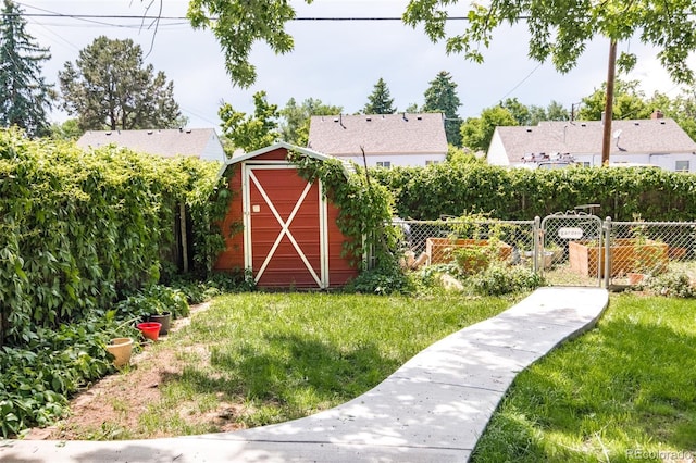 view of yard featuring a storage shed